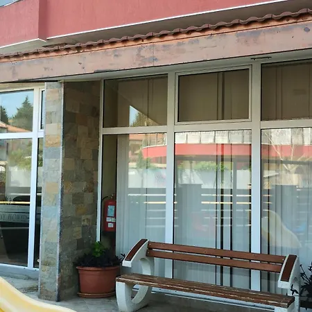 Sunny Flower Family Hotel 3*