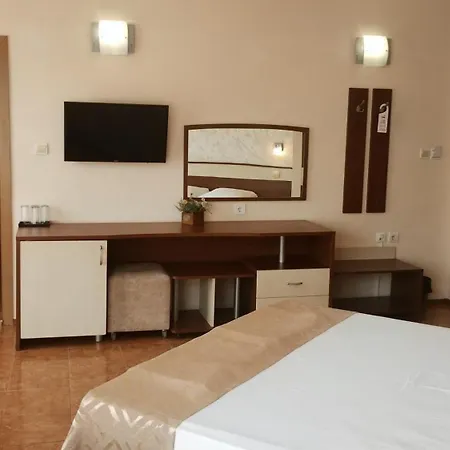 Sunny Flower Family Hotel 3*