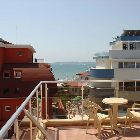 Отель Sunny Flower Family 3*