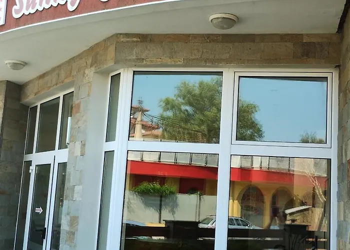 Sunny Flower Family Hotel